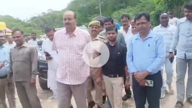 बाह: बटेश्वर में पूर्व मंत्री ने बाढ़ पीड़ितों को राहत सामग्री वितरित की