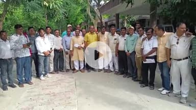 मंझनपुर: शिक्षक पात्रता परीक्षा का विरोध, 40 लाख शिक्षकों की नौकरी पर संकट, मंझनपुर में सुप्रीम कोर्ट के आदेश के खिलाफ प्रदर्शन