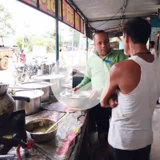 मेदिनीनगर (डालटनगंज): मेदिनीनगर में एफएसओ का औचक निरीक्षण, रोहन चाउ फैक्ट्री का पंजीकरण रद्द