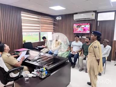 बेगूसराय: कार्यालय कक्ष में डीआईजी ने लगाया जनता दरबार, 05 फरियादियों की सुनी फरियाद