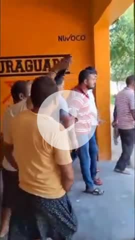 अमेठी: अमेठी में व्यापारी पर हमला, सामान तोड़ा और जान से मारने की धमकी; तीन लोगों पर केस दर्ज,वीडियो वायरल 
#vayralvideo