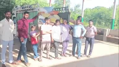 चूरू: गांव कड़वासर के युवाओं ने मानवीय पहल करते हुए पंजाब बाढ़ पीड़ितों के लिए घर-घर से अनाज एकत्रित कर पिकअप रवाना की