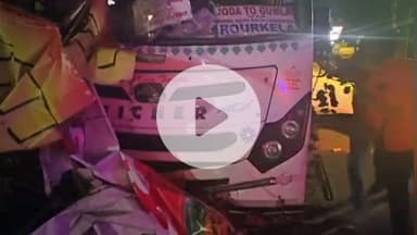 गुमला: पटियाला होटल में घुसी तेज रफ्तार बस, बड़ा हादसा टला