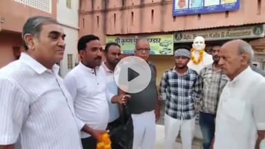 बुजुर्ग की जान बचाने वाले शुभम् देवड़ा और दीपक भार्गव का चुरू एकता मंच ने किया सम्मान