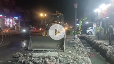 रामपुर: नगर पालिका की टीम ने अवैध अतिक्रमण हटाने के अभियान में रमा सिंघल हॉस्पिटल के सामने नाले से अवैध अतिक्रमण हटाया