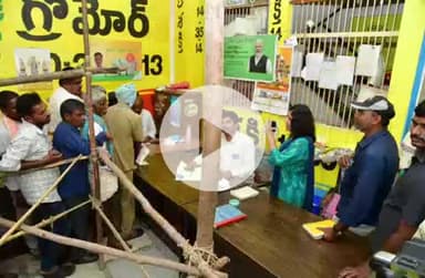 జడ్చర్ల: జడ్చర్ల పట్టణంలోని ఎరువుల విక్రయ కేంద్రాలను గోదామును ఆకస్మిక తనిఖీ నిర్వహించిన జిల్లా కలెక్టర్ విజయేంద్రియ బోయ