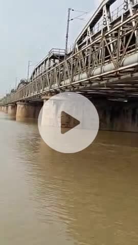 करछना: यमुनापार क्षेत्र में नदियों के जलस्तर में वृद्धि से निचले इलाके में रहने वाले लोगों के लिए बनी मुसीबत