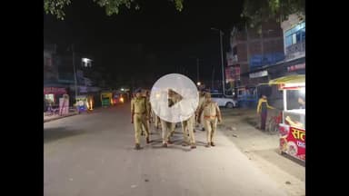 मंझनपुर: मंझनपुर में भीड़-भाड़ वाले क्षेत्रों में एएसपी व सीओ ने किया पैदल गश्त, लोगों को सुरक्षा का अहसास दिलाया