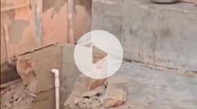 बाड़मेर: बाड़मेर के सुभाष चौक में नगर परिषद ने अतिक्रमण के खिलाफ चलाया पीला पंजा, घर के बाहर बने हौद को किया ध्वस्त