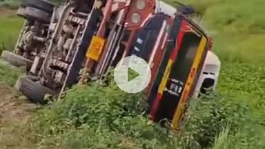 सुपौल: सरायगढ़ में अनियंत्रित ट्रक पलटा, कोई हताहत नहीं