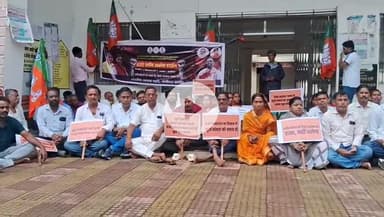 बगोदर: बगोदर में सुर्या हंसदा मुठभेड़ की सीबीआई जांच की मांग को लेकर भाजपा का प्रदर्शन