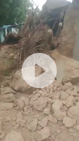 #कच्ची दिवाल गिरने के कारण हुई बछवा की मौत ,बाल बाल  बची महिला ग्राम निवासी धीरेन्द्र साहू की पत्नी। ग्राम छिछेमऊ#