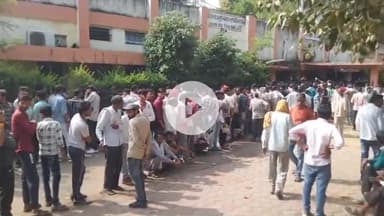 बीना: बीना तहसील में खाद के टोकन लेने उमड़ी किसानों की भीड़, विधायक ने खाद वितरण व्यवस्था का जायजा लिया