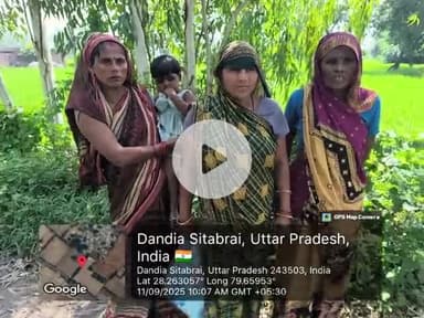 gram panchayt paunagla ke dandiya sitabray kotedar rajpal dwara diya jaa raha kaam ration aur vasole ja rahe paise