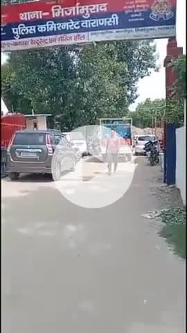 राजातालाब: जिलाध्यक्ष की नजरबंदी की सूचना पर कांग्रेसी कार्यकर्ता मिर्जामुराद थाने पहुंचे, लगाए नारे