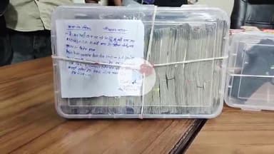 ਅੰਮ੍ਰਿਤਸਰ 2: ਪੁਲਿਸ ਲਾਈਨ ਦੇ ਵਿੱਚ ਕੀਤੀ ਗਈ ਪ੍ਰੈਸ ਵਾਰਤਾ ਛੇ ਨੌਜਵਾਨਾਂ ਨੂੰ ਕੀਤਾ ਗਿਆ ਗਿਰਫਤਾਰ ਛੇ ਪਿਸਤੌਲ ਇੱਕ ਕਿਲੋ ਹੈਰੋਇਨ 5 ਲੱਖ 75 ਹਜ਼ਾਰ ਰੁਪਏ