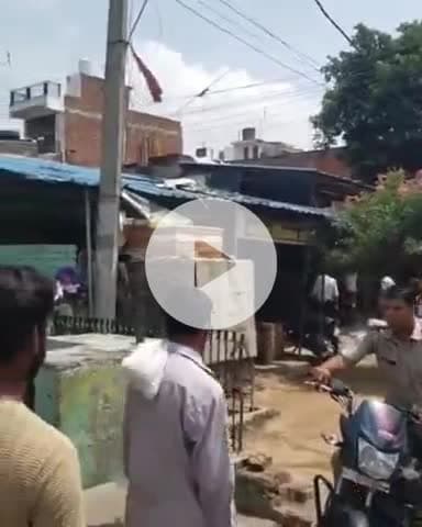 बिल्हौर: बिल्हौर के मुर्गा मंडी में दुकानदारों के बीच गाड़ी पार्किंग को लेकर झगड़ा, लाठी-डंडे चले, पुलिस ने कराया समझौता