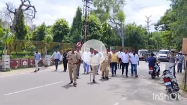 भीलवाड़ा: सांगवा सरपंच और उसके साथियों पर हमले का आरोप, निष्पक्ष जांच की मांग को लेकर राजपूत समाज ने कलेक्ट्रेट पर प्रदर्शन किया