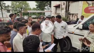 धार: धार में आदिवासी समन्वय समिति ने आदिवासियों की 32 सूत्रीय मांगों को लेकर डिप्टी कलेक्टर को ज्ञापन सौंपा