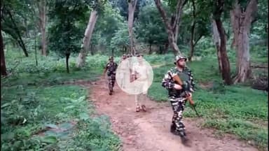 उतरौला: मनकापुर: नेपाल की जेल से भागे कैदियों के सीमा पार करने की आशंका से उतरौला तहसील के सभी ग्रामवासियों में दहशत का माहौल