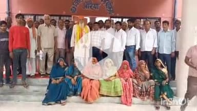 औरैया: दिबियापुर क्षेत्र के घेरा, कैजरी और जमुहा गांव के लोग पानी निकासी को लेकर ककोर मुख्यालय पहुंचे