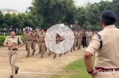 हरिद्वार: रौशनाबाद पुलिस लाइन पहुंचे SSP परमेंद्र डोबाल ने सभी पुलिसकर्मियों के साथ लगाई दौड़, जाना सभी के स्वास्थ्य का हाल