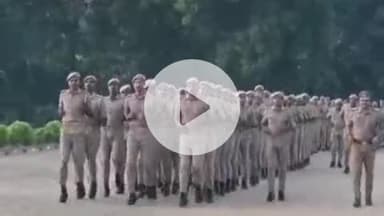 फिरोज़ाबाद: एसएसपी के नेतृत्व में पुलिस लाइन ग्राउंड में पुलिस परेड और दंगा नियंत्रण की मॉक ड्रिल की गई