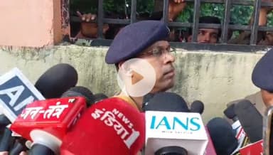 मैनपुरी: जिला मुख्यालय पर युवती की मौत के मामले में धरने पर बैठे परिजनों को लेकर एसपी गणेश प्रसाद साहा ने दी जानकारी