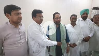 रामपुर: शुक्रवार को सिविल लाइन क्षेत्र स्थित गेस्ट हाउस में पूर्व केंद्रीय मंत्री मुख्तार अब्बास नकवी ने की प्रेसवार्ता