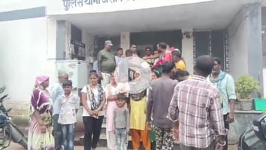 जैसीनगर: वाल्मीकि समाज पर जातिसूचक शब्द कहने से नाराज़ लोग, जैसीनगर थाने में दिया ज्ञापन