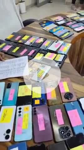 देहरादून: देहरादून पुलिस ने खोए मोबाइलों को वापस लौटाकर बिखेरी चेहरों पर मुस्कान, 53 लाख रुपए से अधिक के 228 मोबाइल फोन किए रिकवर