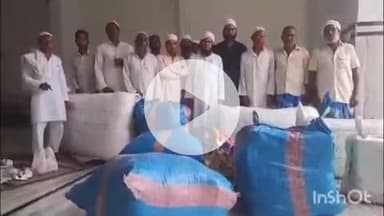 पलिया: पलिया कस्बे की मदीना मस्जिद से पंजाब बाढ़ पीड़ितों तक पहुँची 70 हजार नगदी और बाढ़ राहत सामग्री