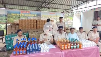 सिमडेगा: सिमडेगा पुलिस ने 1 करोड़ की अवैध अंग्रेजी शराब के साथ तस्कर को पकड़ा, एसपी सिमडेगा ने दी जानकारी