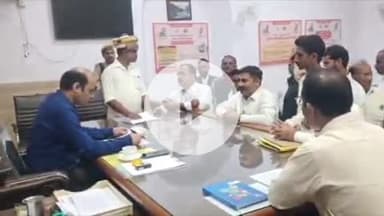 प्रतापगढ़: जिला कलेक्ट्रट पहुँचे डीएम ने समस्याएं सुनीं, निस्तारण हेतु दिए निर्देश