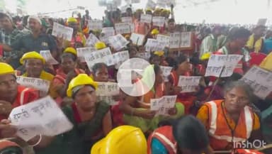 नवादा: नवादा में गांधी इंटर विद्यालय के मैदान में अचानक पहुंचे स्वच्छता कर्मी, वेतन भर्ती को लेकर मंत्री से की मांग