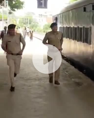 बिल्हौर: कानपुर: बिल्हौर स्टेशन का डीआरएम ने किया निरीक्षण, जर्जर भवनों की होगी मरम्मत