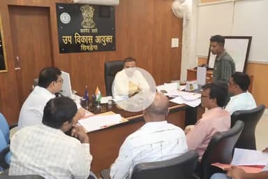 सिमडेगा: उप विकास आयुक्त ने मोबाइल नेटवर्क कनेक्टिविटी पर कार्यालय में की समीक्षा बैठक