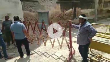 मलसीसर: मंडावा के वार्ड 6 में जर्जर हवेली गिराने की मांग, प्रशासन ने एहतियात के तौर पर छह दिन से बंद रखा है रास्ता