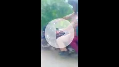 करनैलगंज: करनैलगंज के दो सिपाहियों का वीडियो वायरल, वारंट बिना युवक को ले जाने का मामला