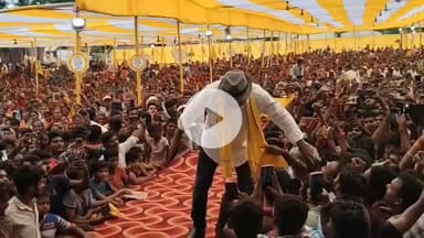 बछवारा विधानसभा के भगवानपुर की जनसुराज रैली में छैला बिहारी ने अपने गायकी से जीता लोगों का दिल।