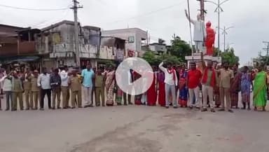 ముస్తాబాద్: నిరసన చేపట్టి ఆవేదన వ్యక్తం చేస్తున్న గ్రామపంచాయతీ కార్మికులు.