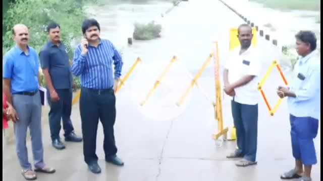 ఆత్మకూరు ఎం: భారీ వర్షాలకు ఉదృతంగా ప్రవహిస్తున్న బిక్కేరు వాగును పరిశీలించిన జిల్లా కలెక్టర్ హనుమంతరావు