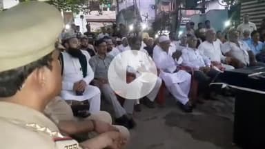 मथुरा: आगामी त्यौहारों को लेकर सिटी मजिस्ट्रेट और सीओ सिटी ने पीस कमेटी की बैठक ली