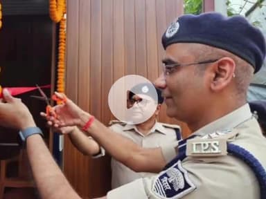 गया टाउन सीडी ब्लॉक: APR मॉल के पास SSP आनंद कुमार ने नए ट्रैफिक पोस्ट का किया उद्घाटन, सिटी एसपी रामानन्द कुमार कौशल भी थे मौजूद