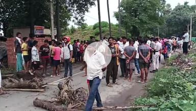 बख्तियारपुर: घनसूरपुर में SH 106 पर ऑटो की टक्कर से 8 वर्षीय बच्ची की मौत, परिजनों ने सड़क जाम कर किया हंगामा