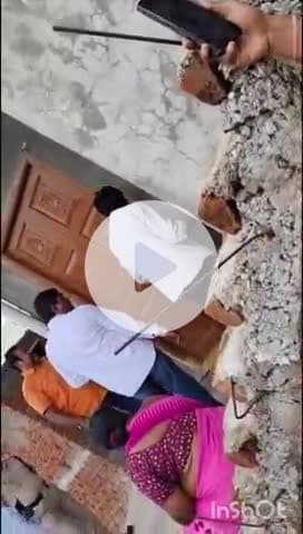 హసన్​పర్తి: ఎవరూ లేని సమయంలో ఇంటి తాళాలు పగులగొట్టి ప్రభుత్వ భూములు ఇల్లు కట్టుకున్నారని.వంగపహాడ్‌లో రెవెన్యూ అధికారుల దౌర్జన్యం