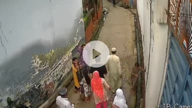 नौगावां सादात: नौगांवा में नमाज पढ़कर लौट रहे युवक पर महिला ने किया हमला, घटना कैमरे में कैद