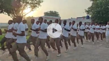 मंझनपुर: कौशाम्बी पुलिस अधीक्षक ने पुलिस लाइन में परेड की सलामी ली, बैरकों व शाखाओं का किया निरीक्षण