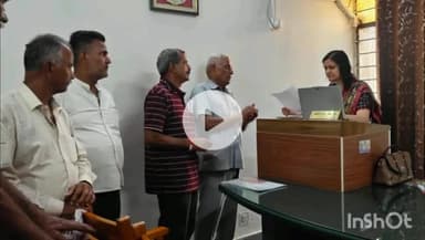 चूरू: घण्टेलवासियों ने चूरू एडीएम को सौंपा ज्ञापन, कहा- सड़क के नाम पर रास्ते पर बड़े-बड़े पत्थर डलवा दिए गए