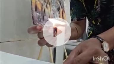 कोल: नेपाल कांड पर AMU की महिला शिक्षिका ने कैंडल की लौ से बनाई पेंटिंग, सोशल मीडिया ऐप से तबाह हो रहे टीनएजर्स को दिया संदेश